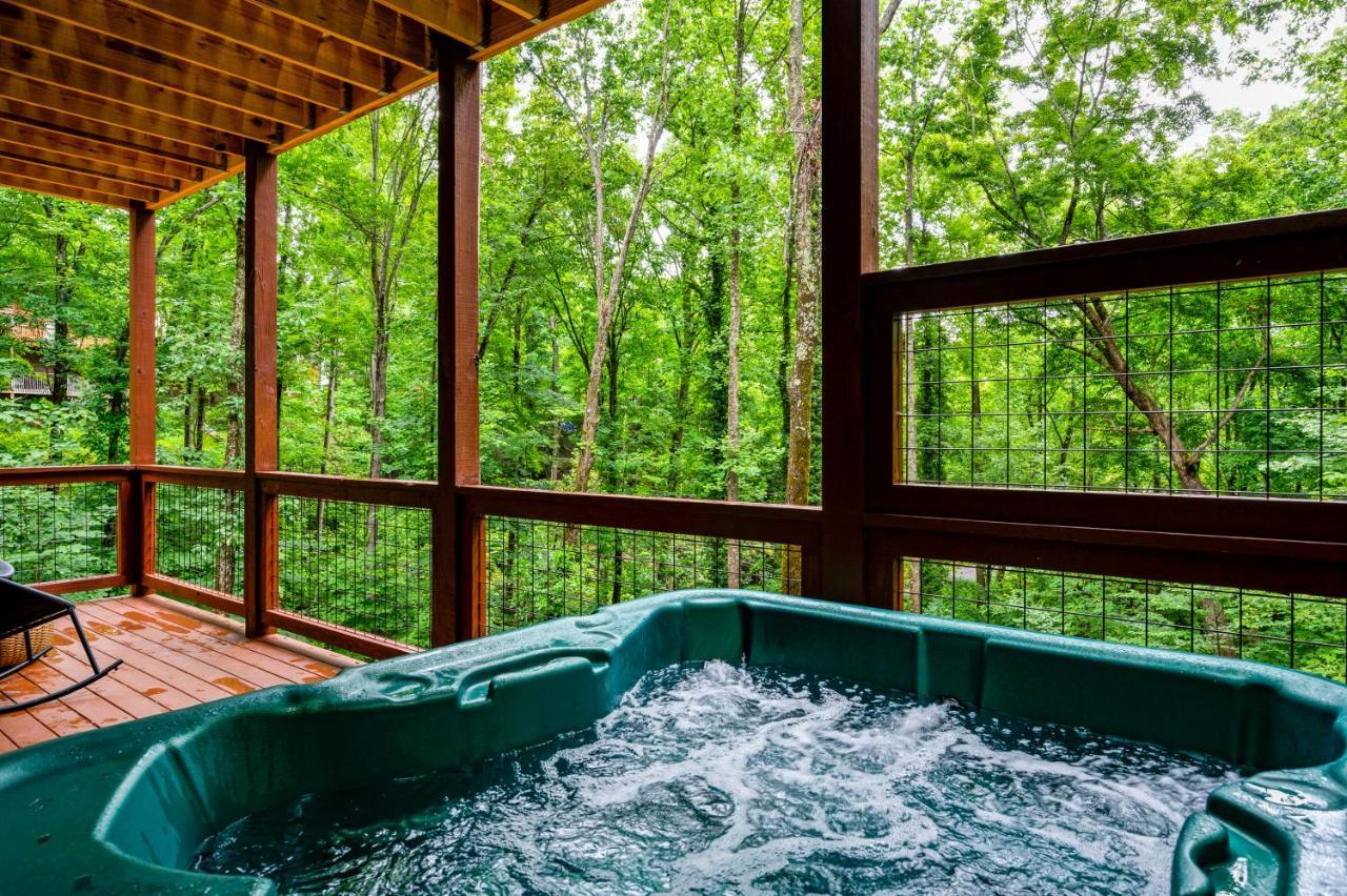 New Cozy Mountain Cabin Hot Tub Near Downtown Gatlinburg Exterior photo